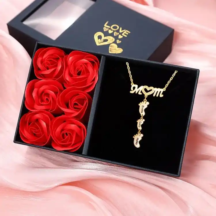 Offre Limitée Collier Pied Bébé 3 Prénoms Personnalisés pour Maman | Jessemade