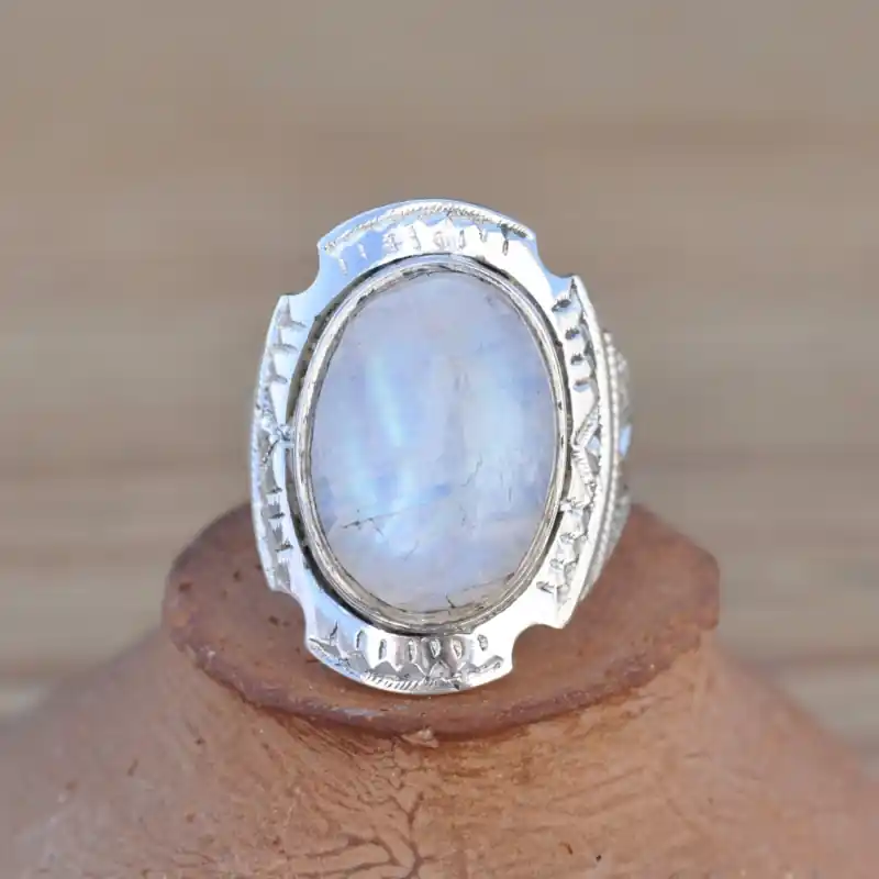 Chevaliere argent cisele Touareg Pierre de lune (blanc) T58 Seulement Aujourd’hui