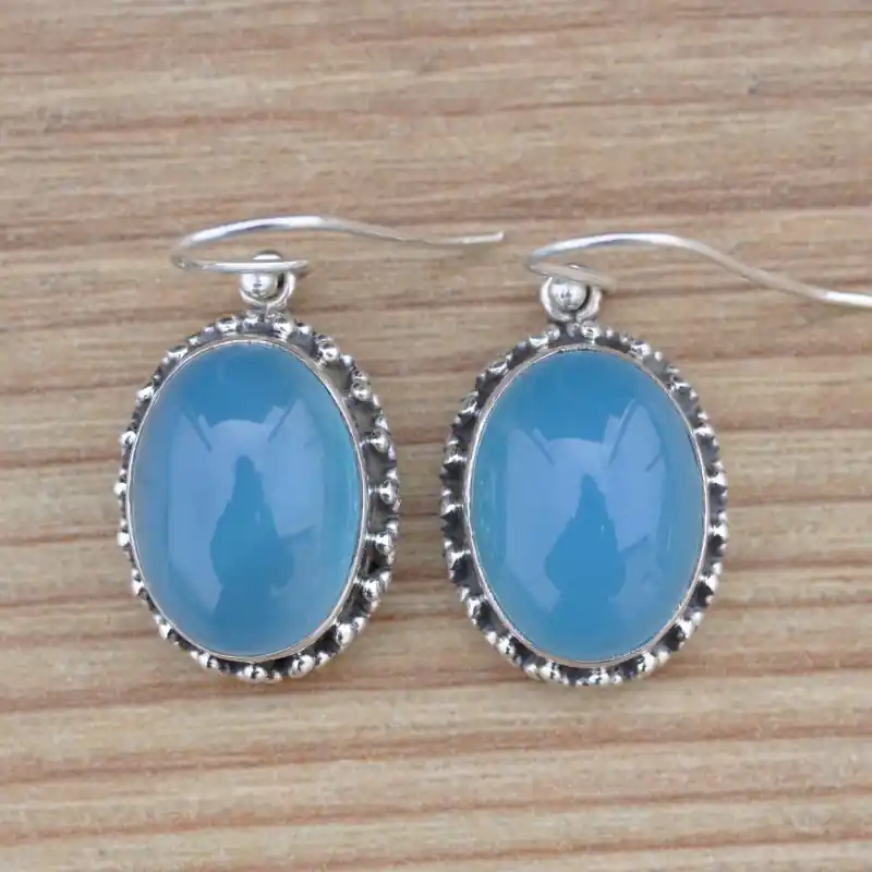 Livraison Express Boucles d'oreilles ovales en argent cisele et pierre Calcedoine bleue (bleu)