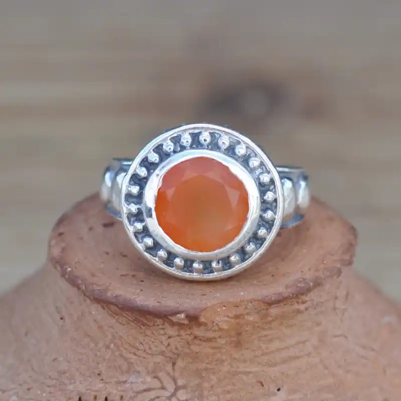 Acheter En Ligne Bague ronde ciselee en argent et pierre Cornaline facettee (orange) T52