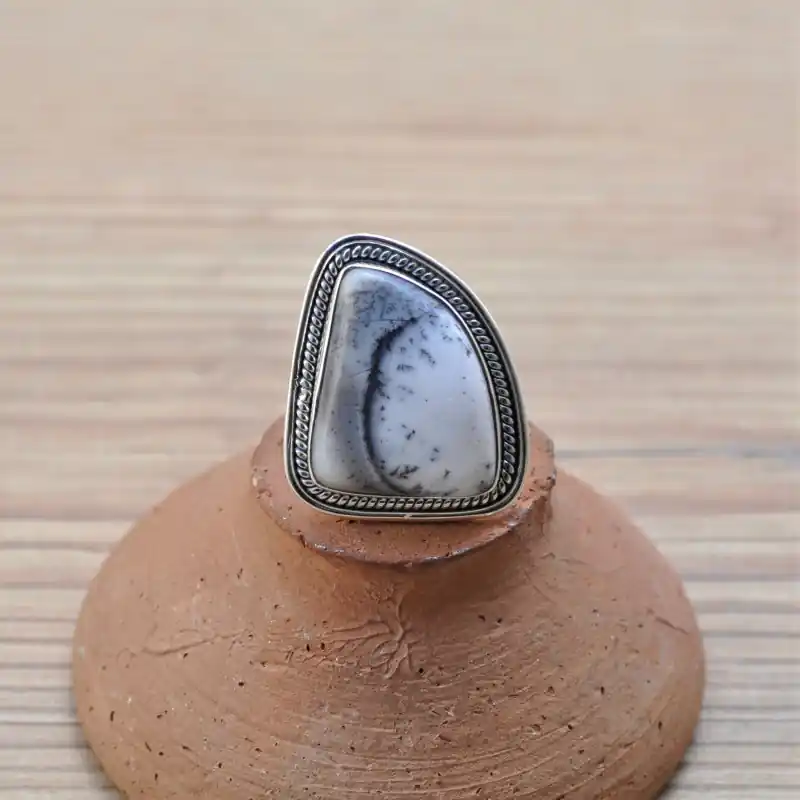 Vente Directe Bague asymetrique en pierre naturelle Agate dendrite et argent strie (blanc) T51