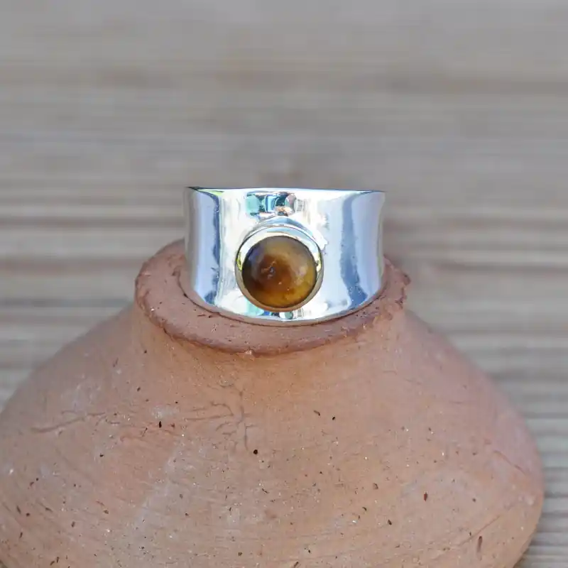 Soldes Anneau large en argent incurve et pierre naturelle Oeil de tigre T61