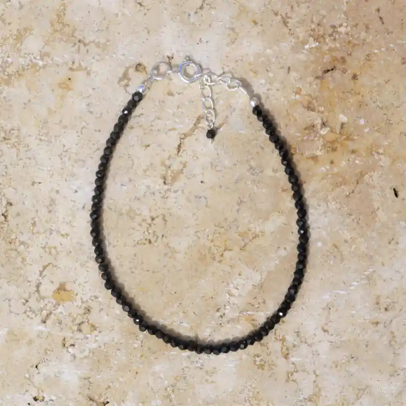 Prix Bas Bracelet fin pierres spinelle noir fermoir argent