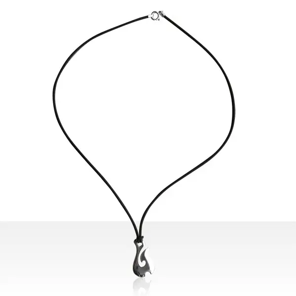 Remise Collier GOMME NOIR + CROCHET Argent MAORI | BIJOUX OCEANIE TAHITI | ETHNIQUES | MADILAR